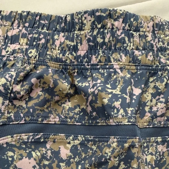 LULULEMON Pace Breaker Linerless Short 5" - Discord Oasis Multi - M - Picture 11 of 13